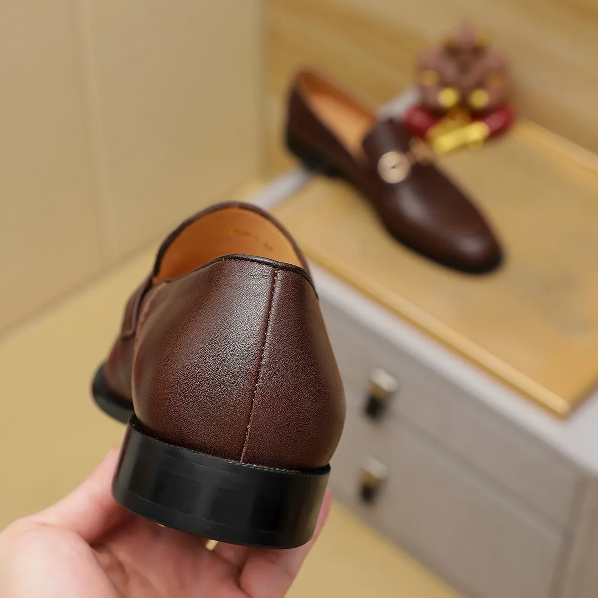 Men's shoes 💰440 Ferragamo [Ferragamo] top imported suit men's shoes 💯Original copy of the official website, product materials: selected imported embossed calfskin + luxury hardware buckle accessories ~ imported water-dyed cow 🐂 leather lining. Strong three-dimensional visual effect, original combination outsole, multiple colors available😘 Size: 39-44 (38.45.46. Customized)